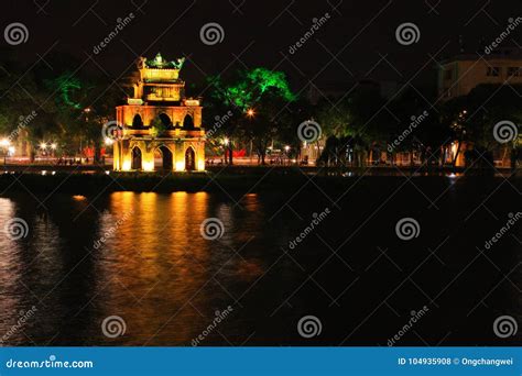 “El cielo de la noche” สัมผัสแห่งความมืดมิดและรัศมีแห่งดวงดาว