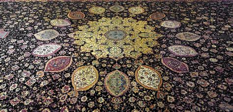  The Ardabil Carpet, a Tapestry Woven with Celestial Dreams and Floral Fantasies!